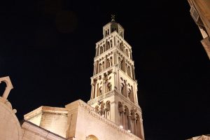 Campanile Palazzo di Diocleziano - Viaggi tra le righe - Blog di Antonio Rotundo