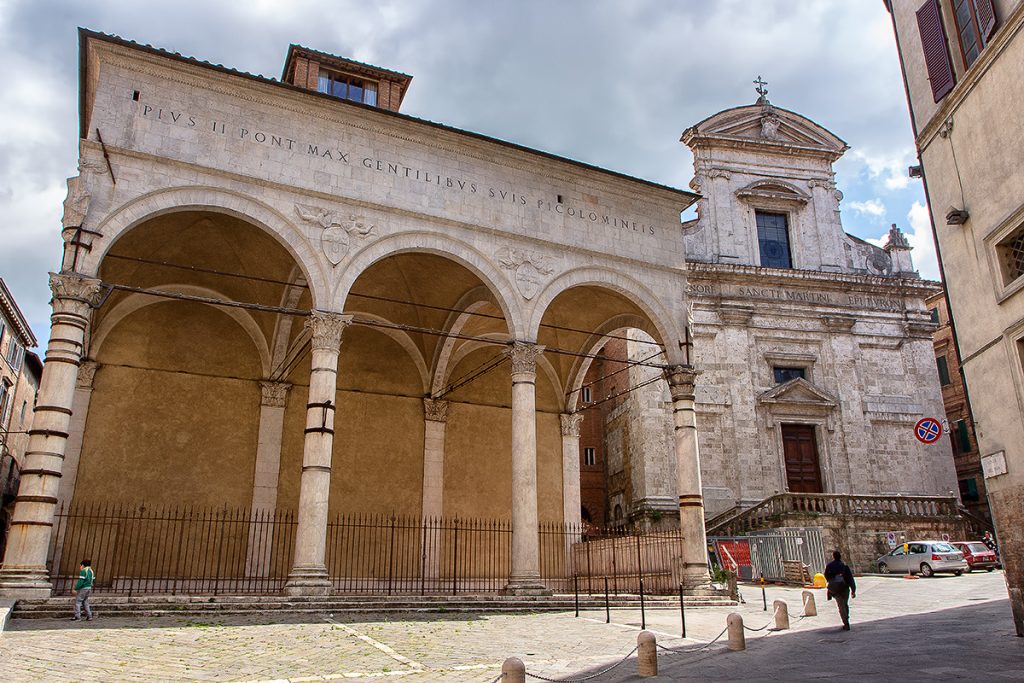 Vista frontale della Chiesa di San Martino a Siena 