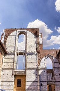 Il Facciatone di Siena visto dal basso, ecco casa vedere a Siena in un giorno