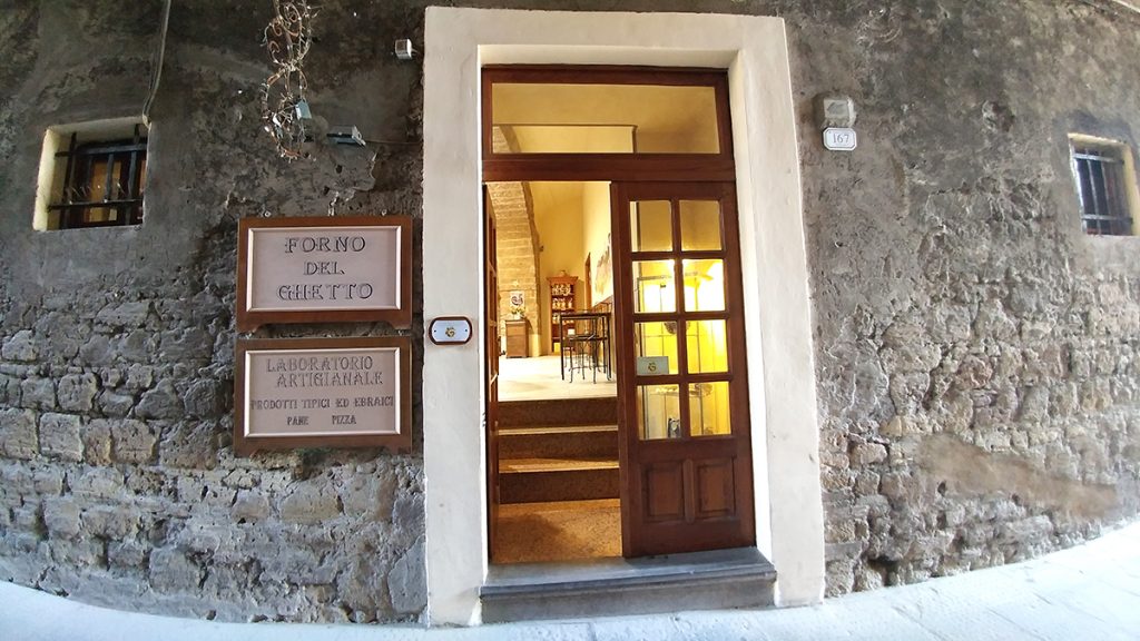 Porta di ingresso del forno del ghetto di Pitigliano, ecco cosa vedere in maremma