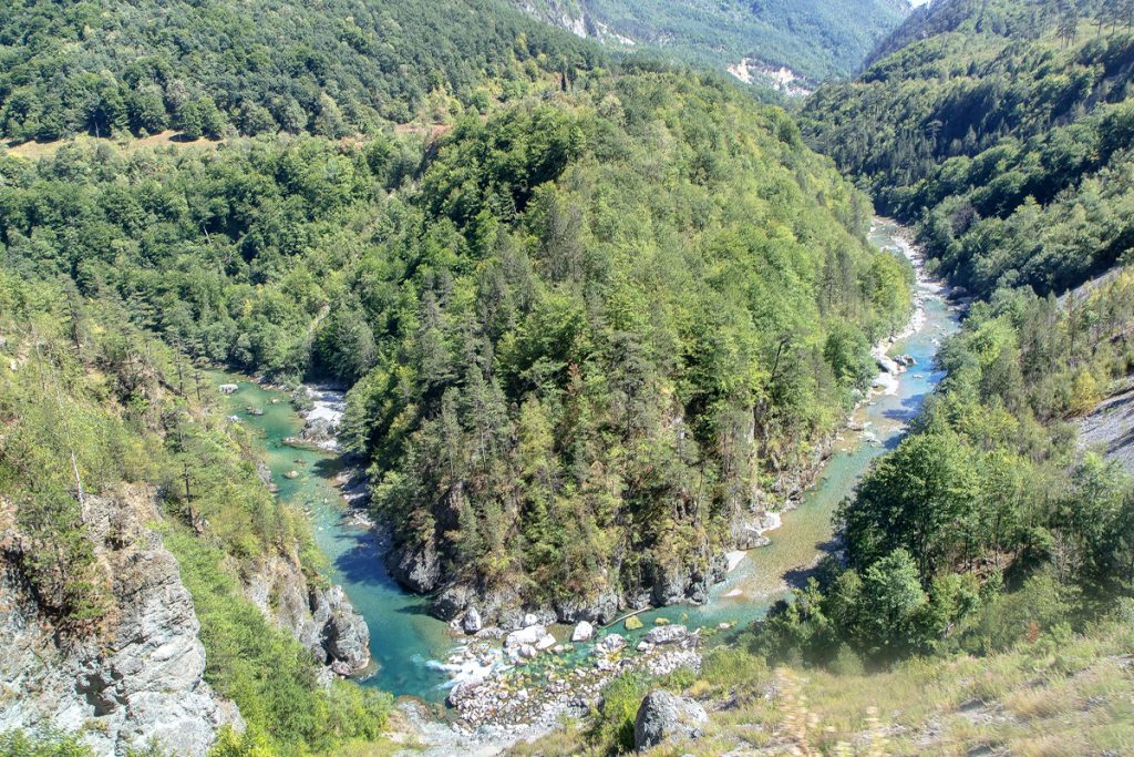 vista dall'alto del fiume Tara in MOntenegro, ecco cosa vedere durante le vacanze in Montenegro