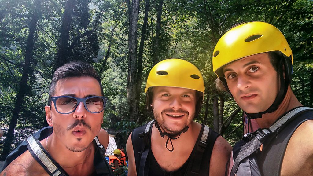 selfie all'interno della foresta durante le vacanze in Montenegro