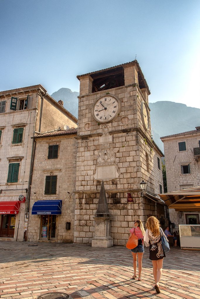 la Torre dell'orologio vista durante la visita alla baia di Kotor