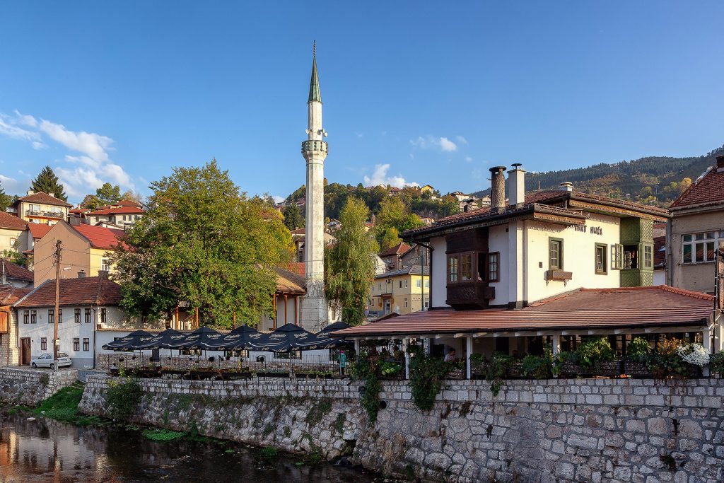 Il famoso locale Inat Kuca di Sarajevo