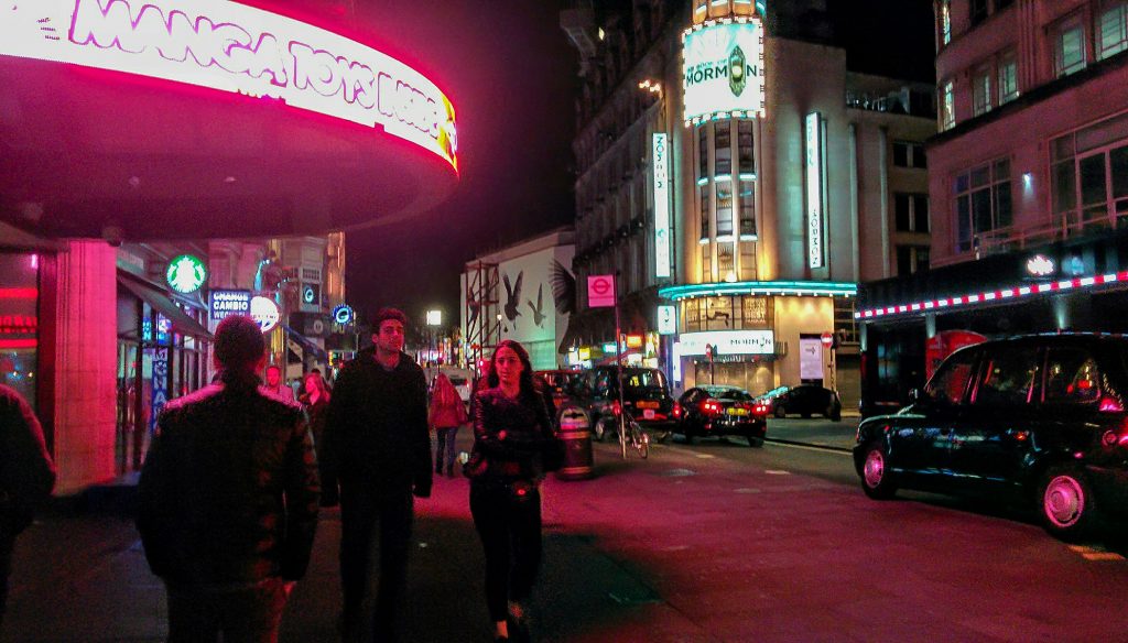 Piccadilly Circus vista di notte durante i tre giorni a Londra